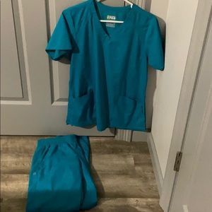 Wonder wink scrub set